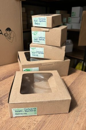 Caja con ventana en acetato