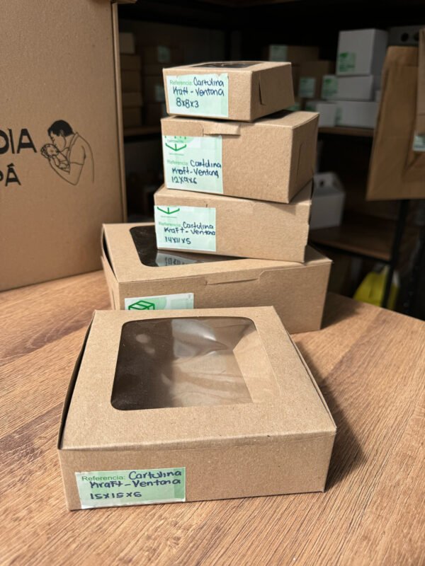 Caja con ventana en acetato