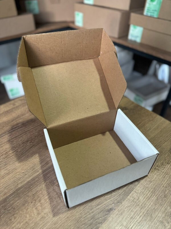 Cajas troqueladas en una pieza blanca